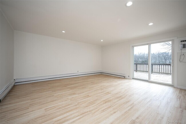 Building Photo - 14 Deane Pl