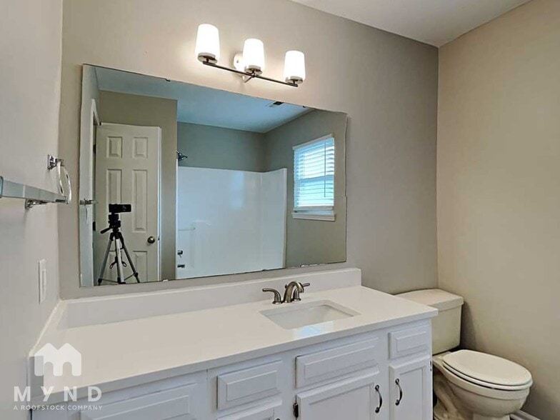 Building Photo - 105 W Carolina St