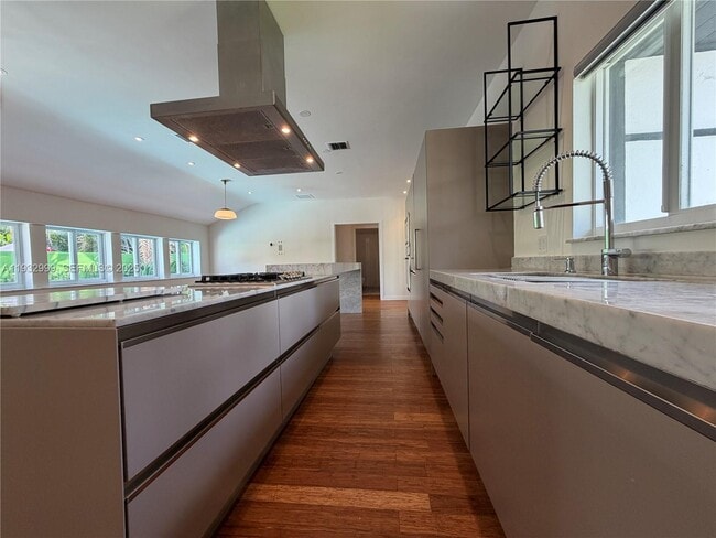 Building Photo - 621 W Dilido Dr