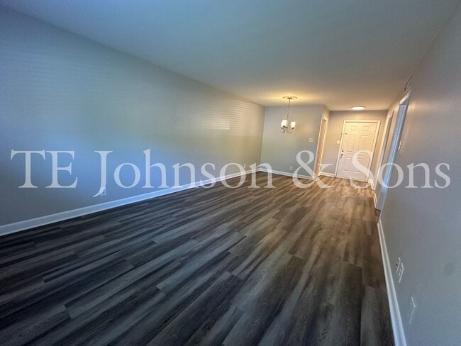 Building Photo - 1 Bedroom Minutes from The School of the Arts!