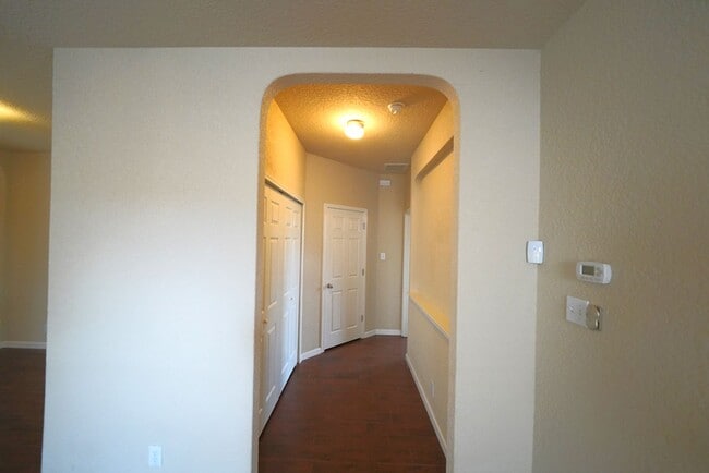 Building Photo - Beautiful One Story Home in Gated Communit...