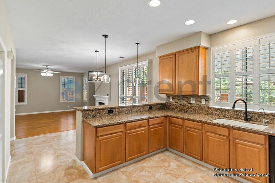 Building Photo - 856 Dederick Ct