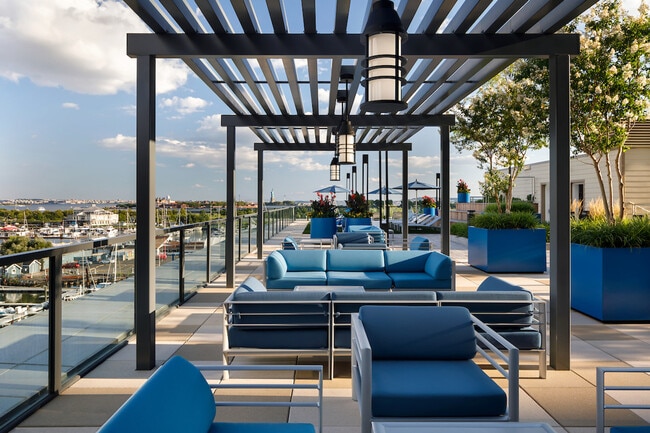 Building Photo - 33 Park View Ave