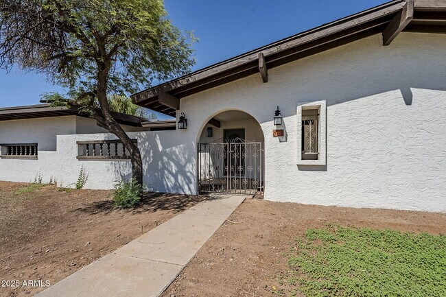 Building Photo - 834 N Constellation Way