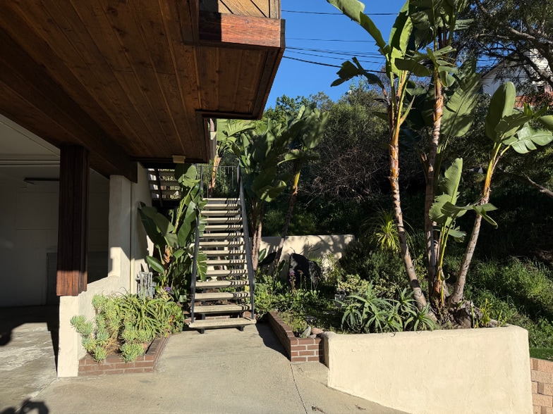 Building Photo - 804 Torrance St