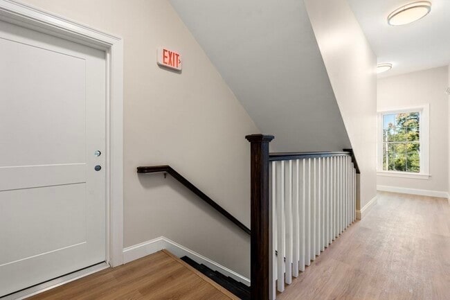 Building Photo - 242 Main St