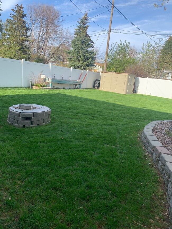 Building Photo - 124 Riverview B