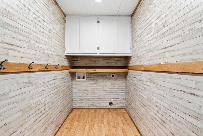 Building Photo - 1801 S 47th St