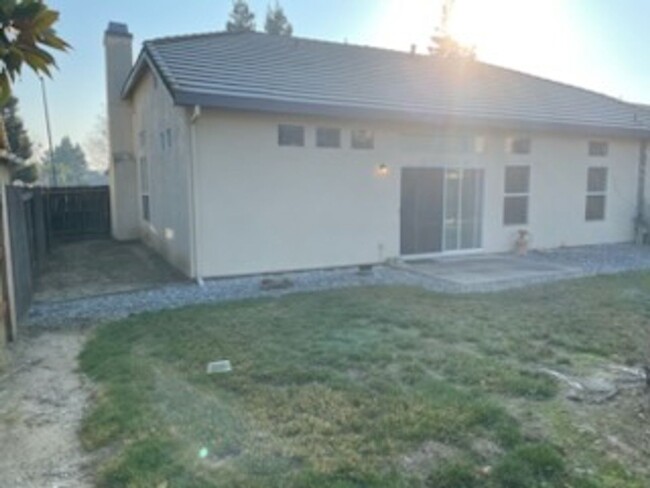 Building Photo - 3 Bedroom, 2 Bath Home $200.00 Off 1st Mon...