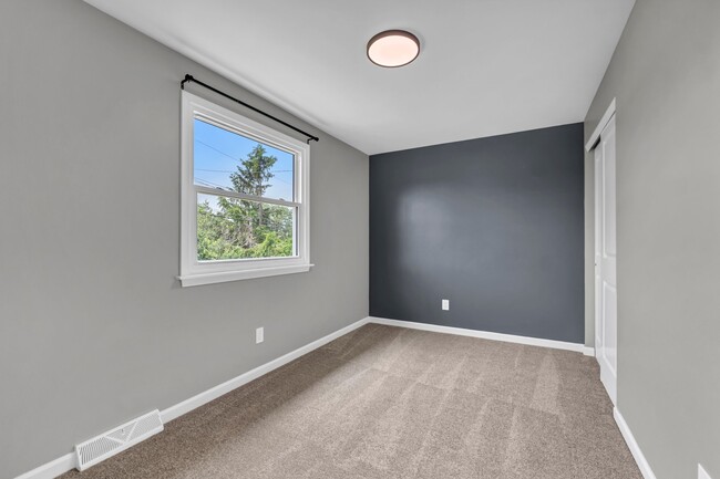 Building Photo - 52 Sebring Dr