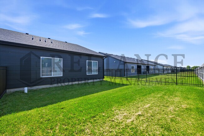 Building Photo - 2755 S Greenleaf St