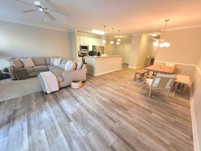 Building Photo - Gorgeous Townhome-Style Condo in Virginia Beach!