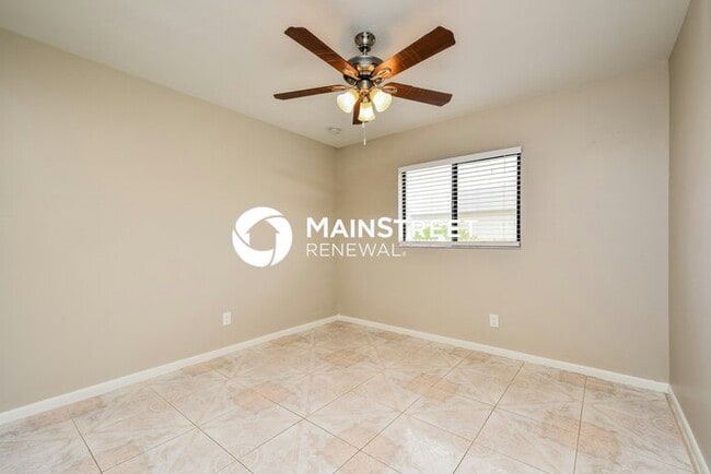 Building Photo - 3 Bedroom Pet-Friendly Home in Fort Myers,...