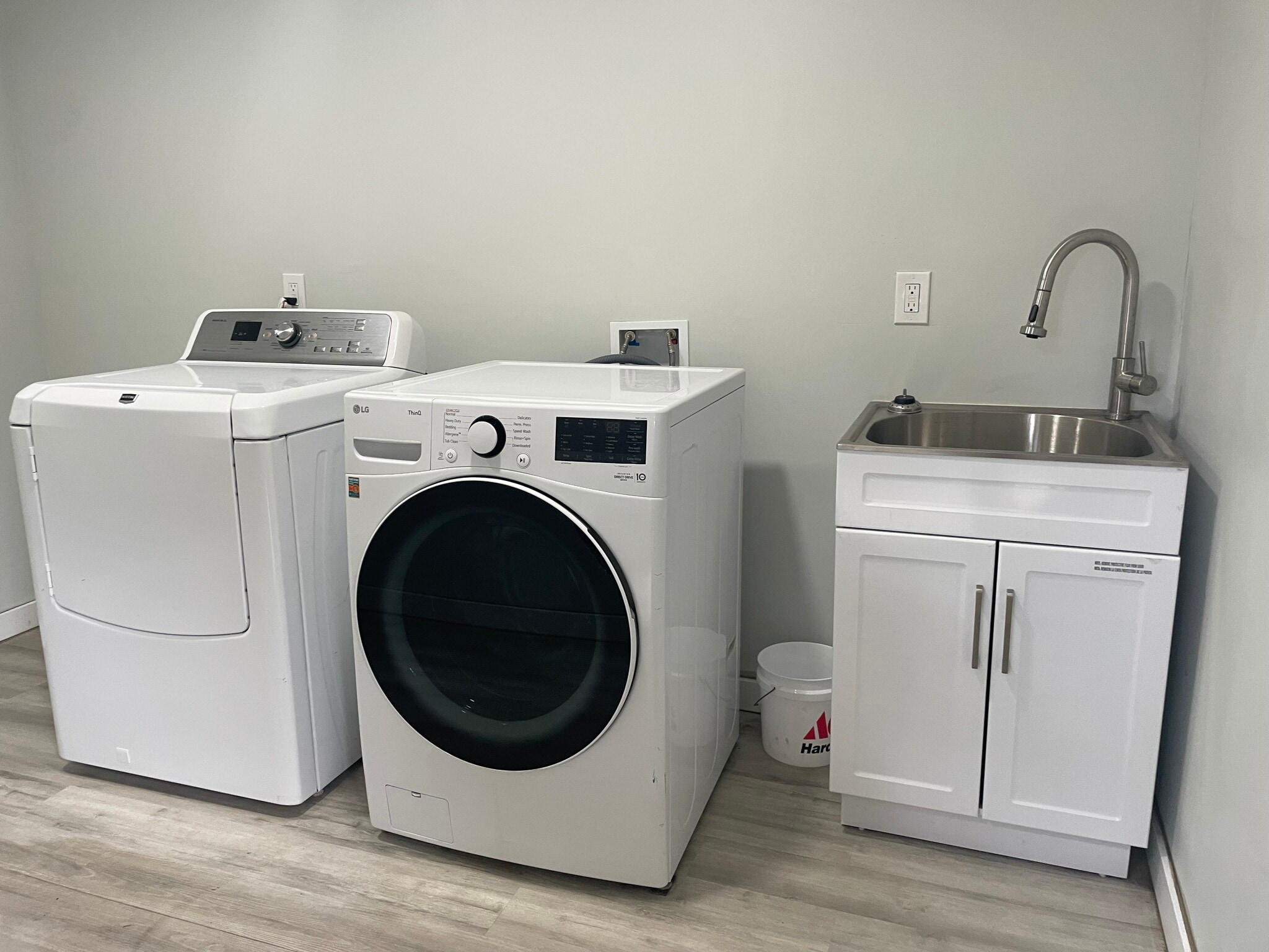 Building Photo - 2005 10th St