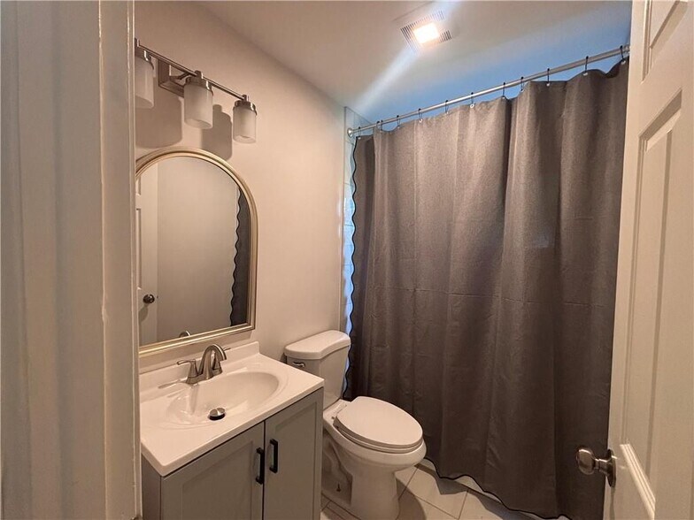 Building Photo - 5009 Crowe Dr SE