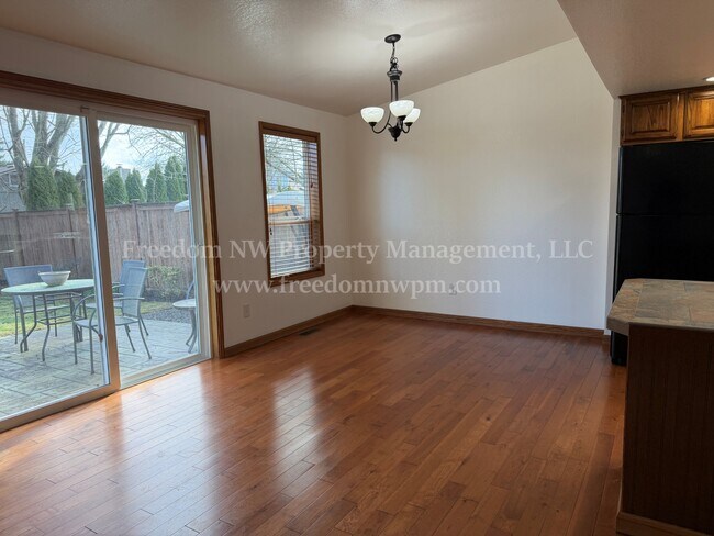 Building Photo - 6150 E Sarazen St SE