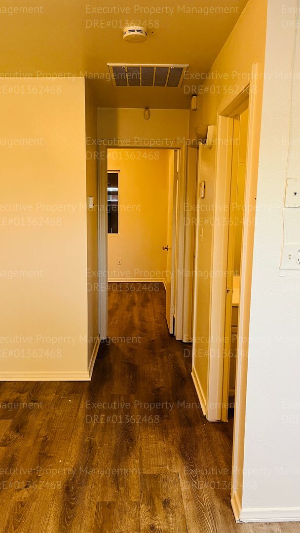 Building Photo - 1142 8th Pl