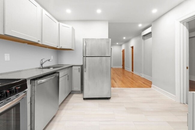 Building Photo - 392 Adelphi St