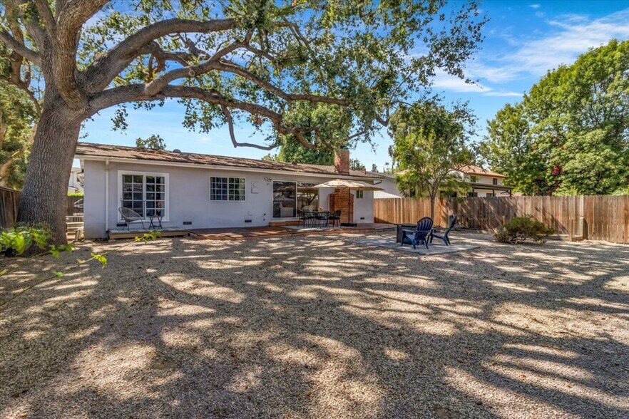 Building Photo - 23223 Canzonet St