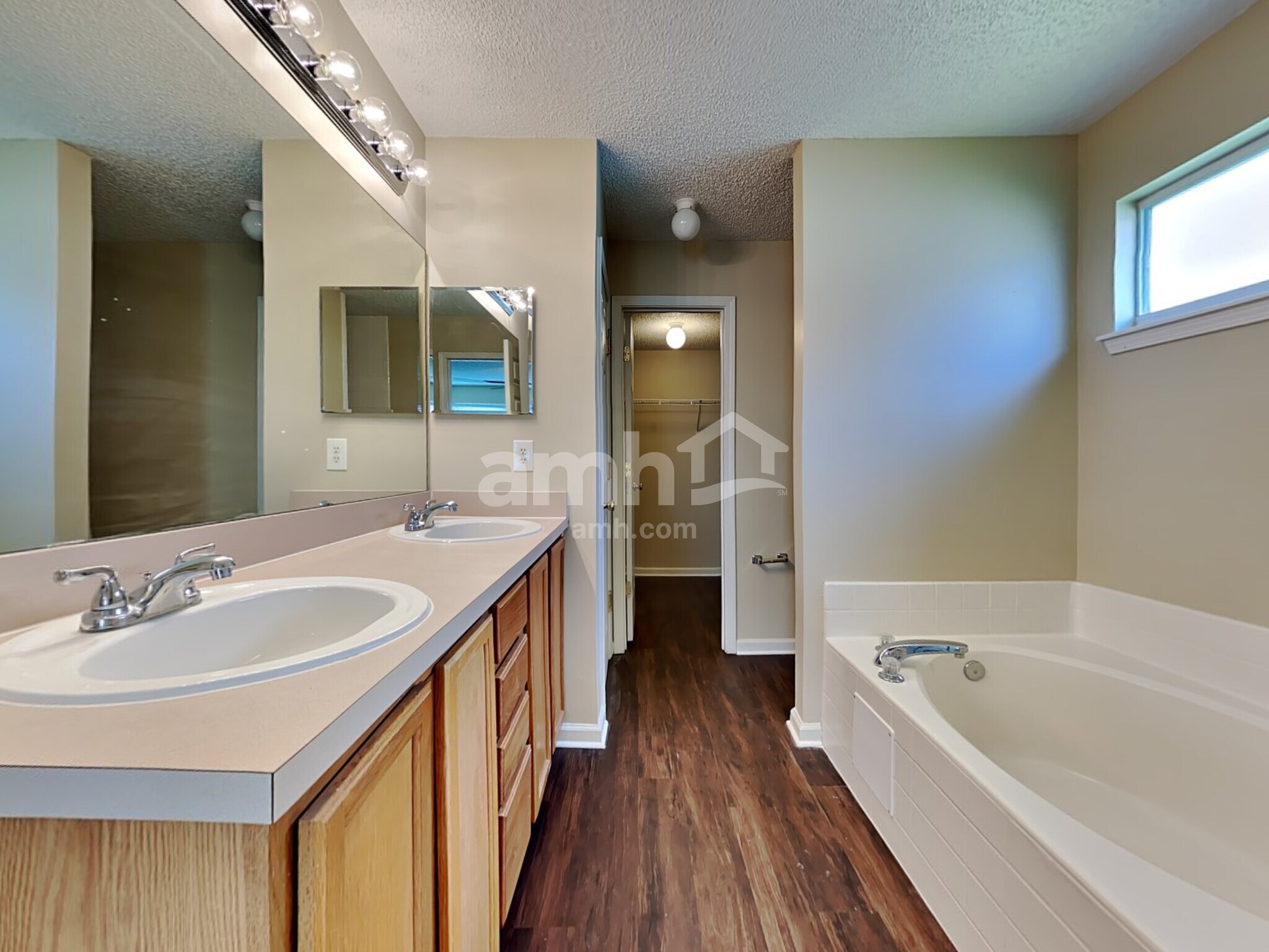 Building Photo - 2523 Sandhaven Ct