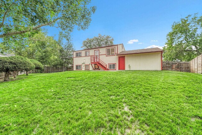 Building Photo - $2,495 - 3 Bed, 2 Bath Home in Aurora with...