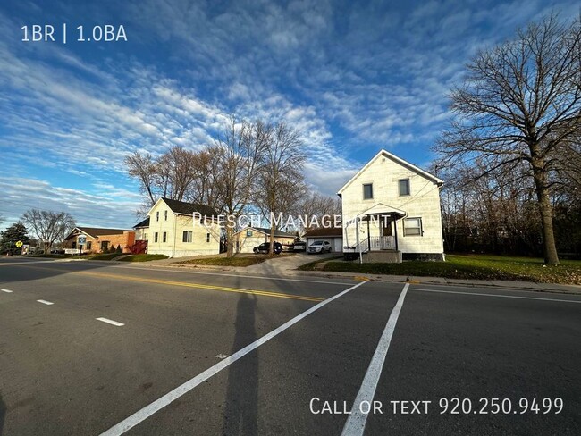 Primary Photo - Recently Remodeled 1 Bedroom Upper Duplex ...