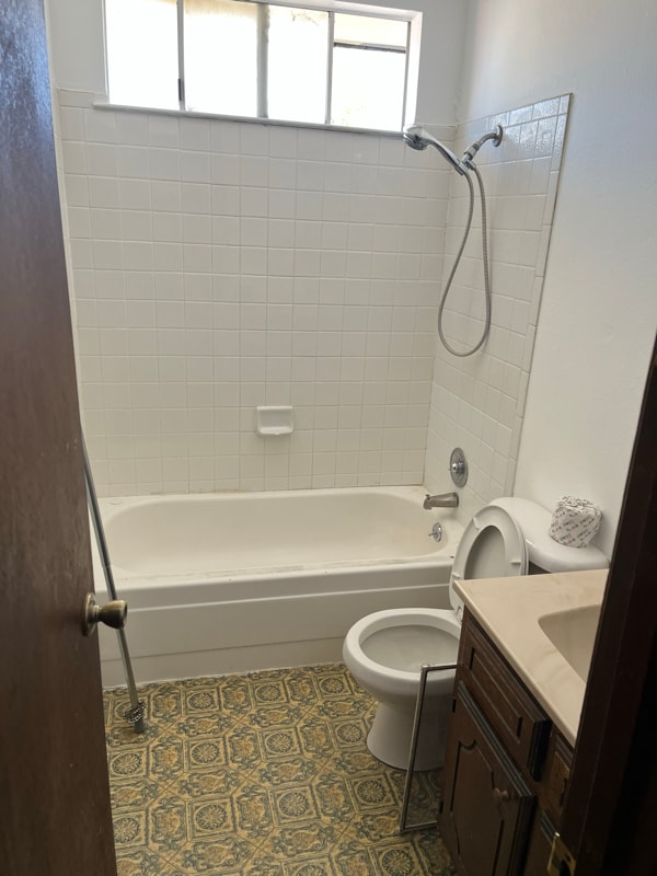 Building Photo - 2807 E 22nd St