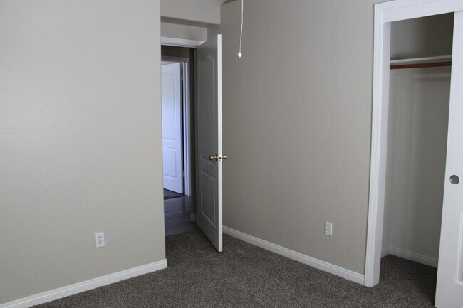 Building Photo - North West Home with Solar and Pool for Rent