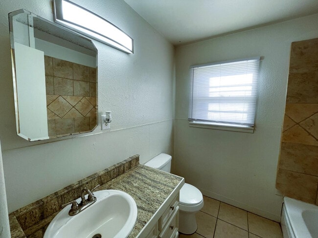 Building Photo - 2216 39th St