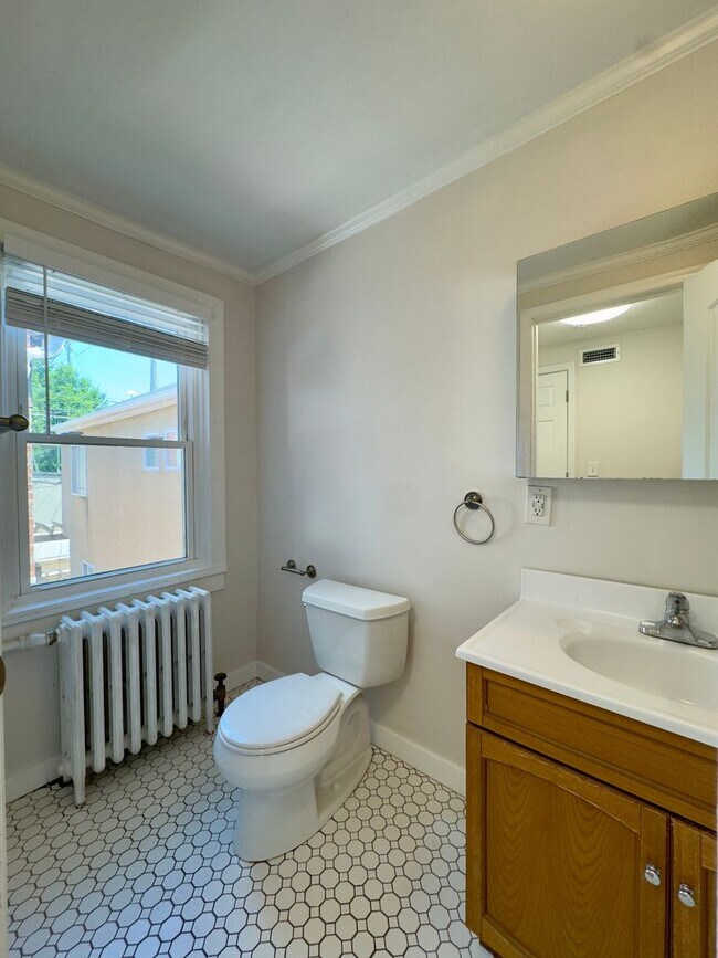 Building Photo - Charming 2 Bedroom/2 Bathroom Townhome in Canton, Baltimore, MD!