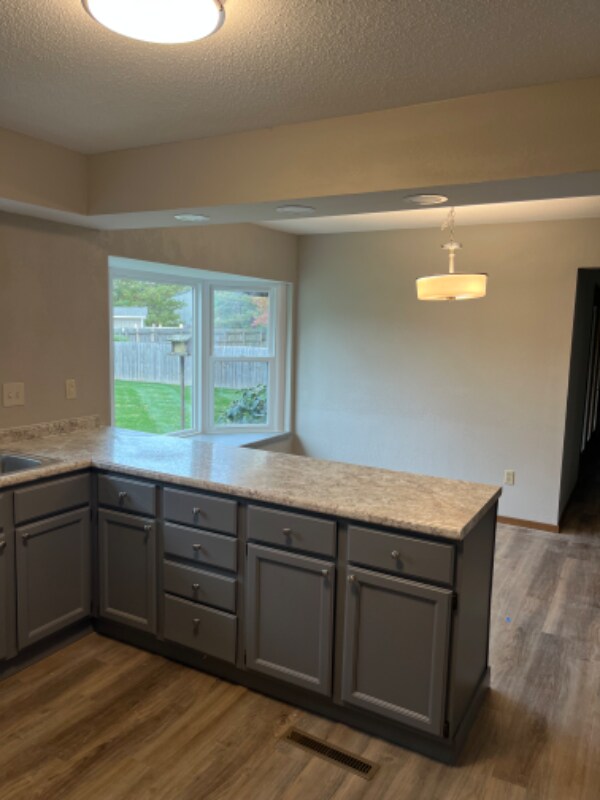 Building Photo - 128 White Pine Ave