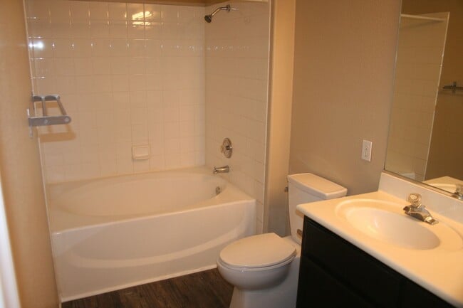 Building Photo - 7115 Quarterhorse Ln