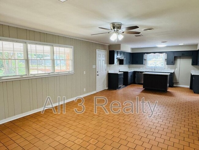 Building Photo - 2804 Sumter Ave
