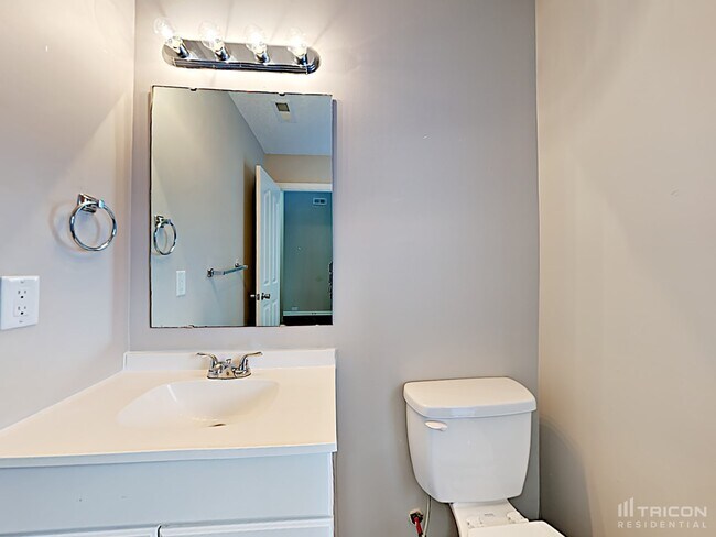 Building Photo - 4009 Far West Dr