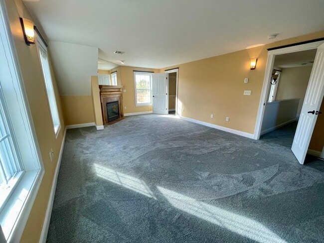 Building Photo - 27 Weare Rd