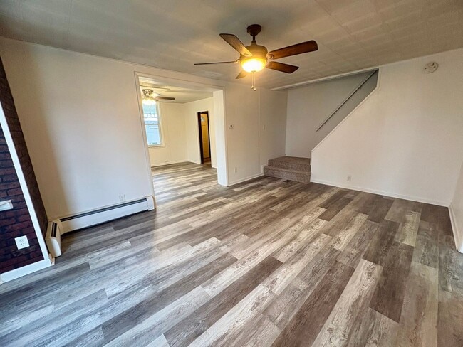 Building Photo - 3 Bedroom 1 Bathroom in Lebanon!