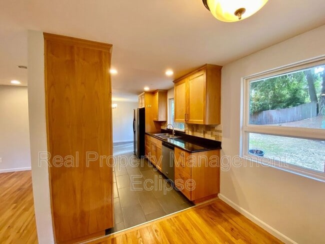 Building Photo - 1815 152nd Ave SE