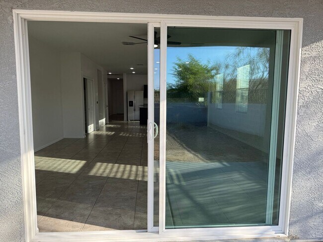 Building Photo - 1086 W Avalon Canyon Dr