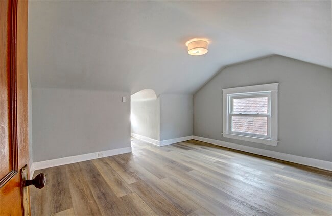 Building Photo - 1280 Warren Rd