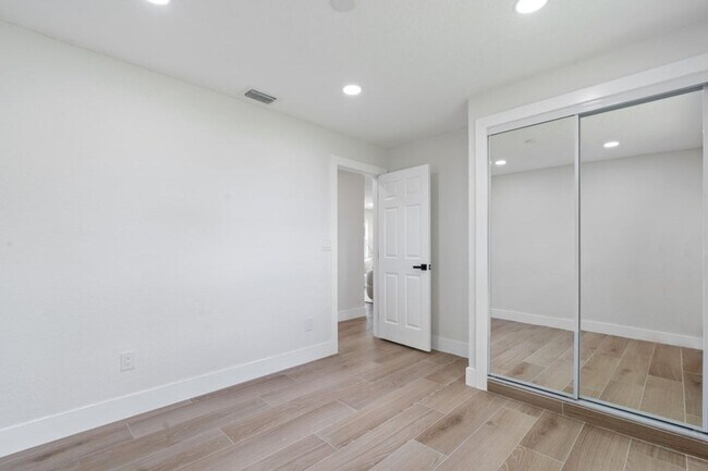 Building Photo - 930 Rutherford Ln