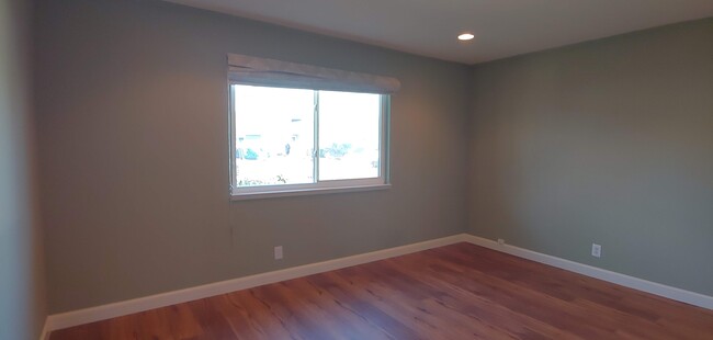 Building Photo - 651 Enright Ave