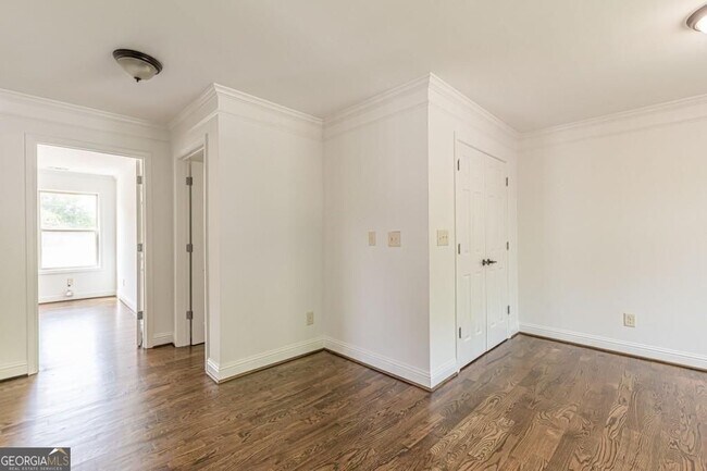 Building Photo - 1410 Eastland Rd SE