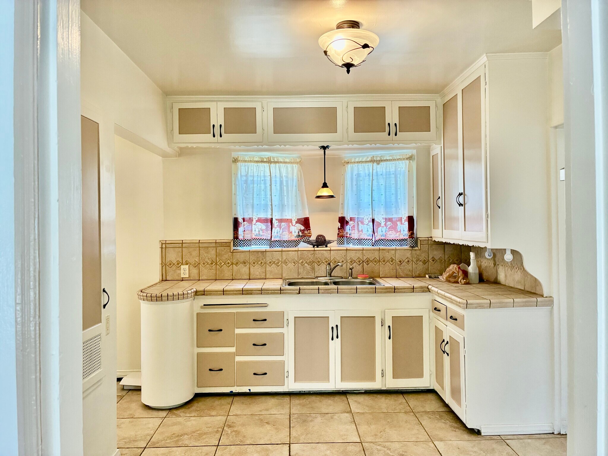 Building Photo - 8956 San Luis Ave