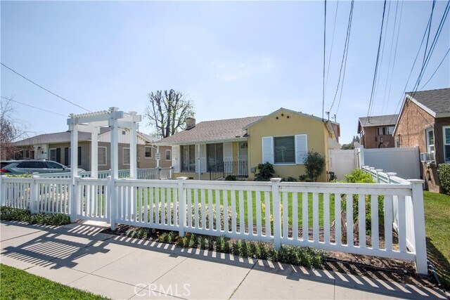 Building Photo - 1040 W Almond Ave