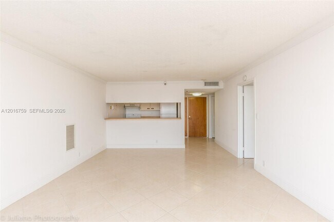 Building Photo - 7601 E Treasure Dr