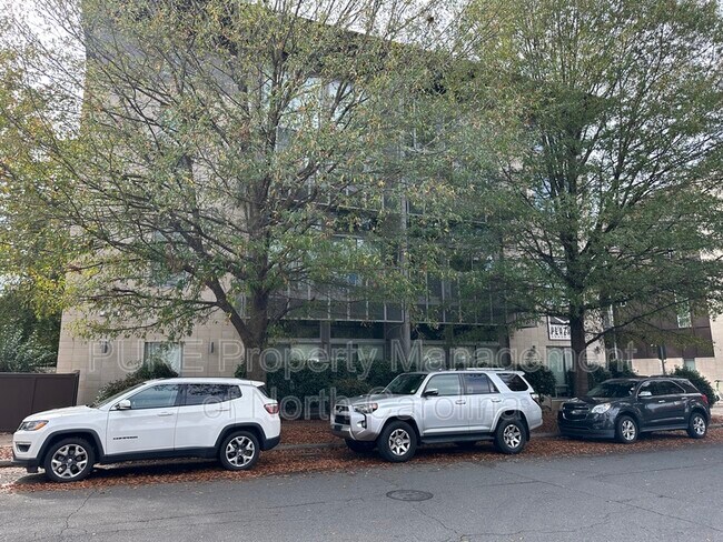 Building Photo - 2116 McClintock Rd