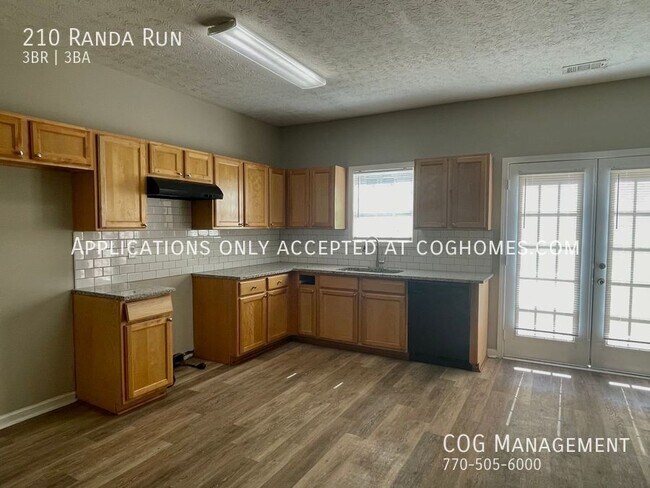 Building Photo - 210 Randa Run