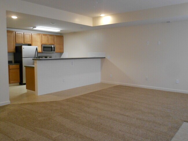 Building Photo - 435-439 E 16th Ave