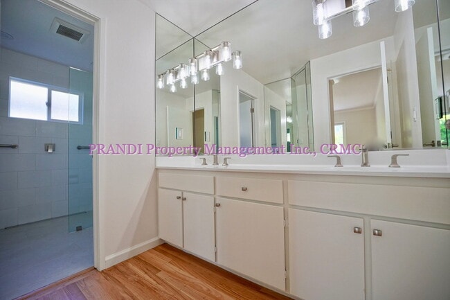 Building Photo - Gorgeous Home in Sought After Larkspur Nei...