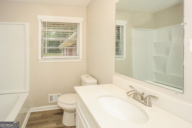 Building Photo - 600 Emerald Dr